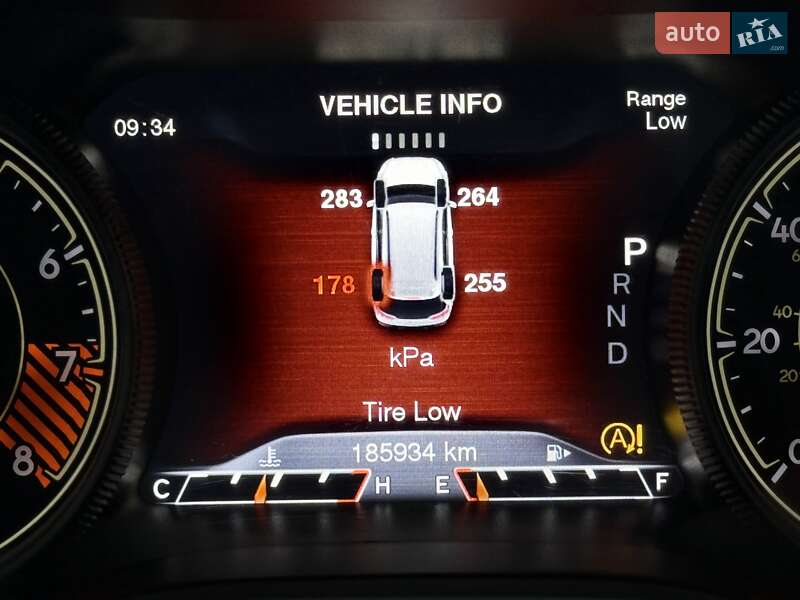 Внедорожник / Кроссовер Jeep Cherokee 2015 в Стрые