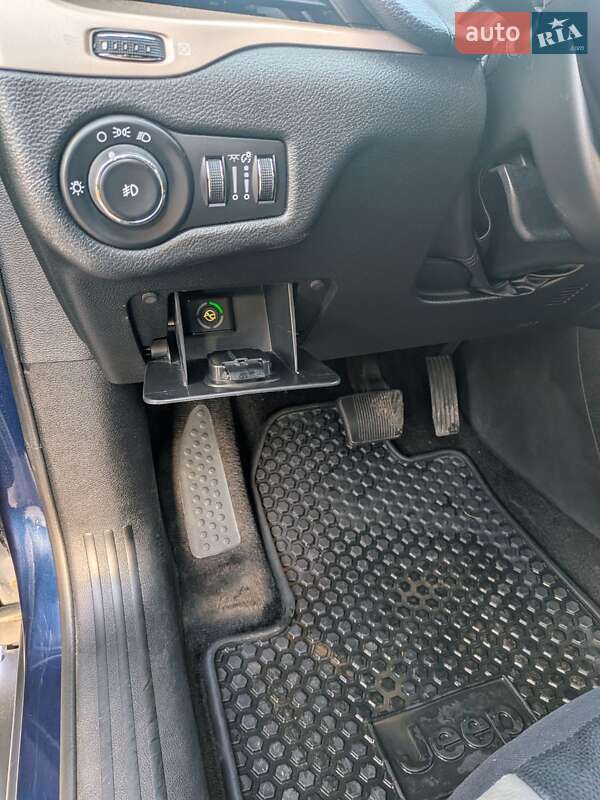 Позашляховик / Кросовер Jeep Cherokee 2014 в Ужгороді