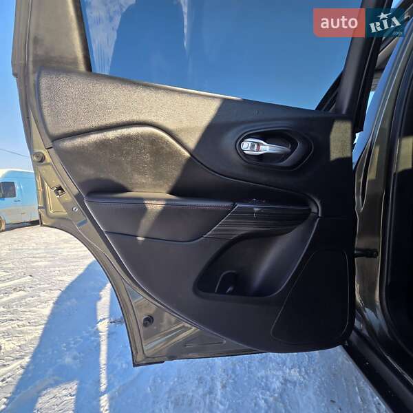 Позашляховик / Кросовер Jeep Cherokee 2014 в Чернігові
