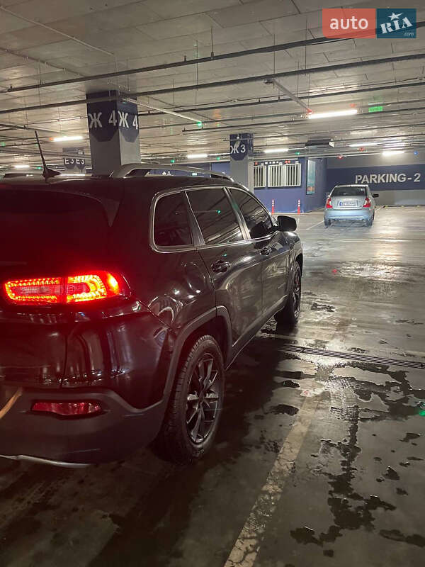Позашляховик / Кросовер Jeep Cherokee 2015 в Києві