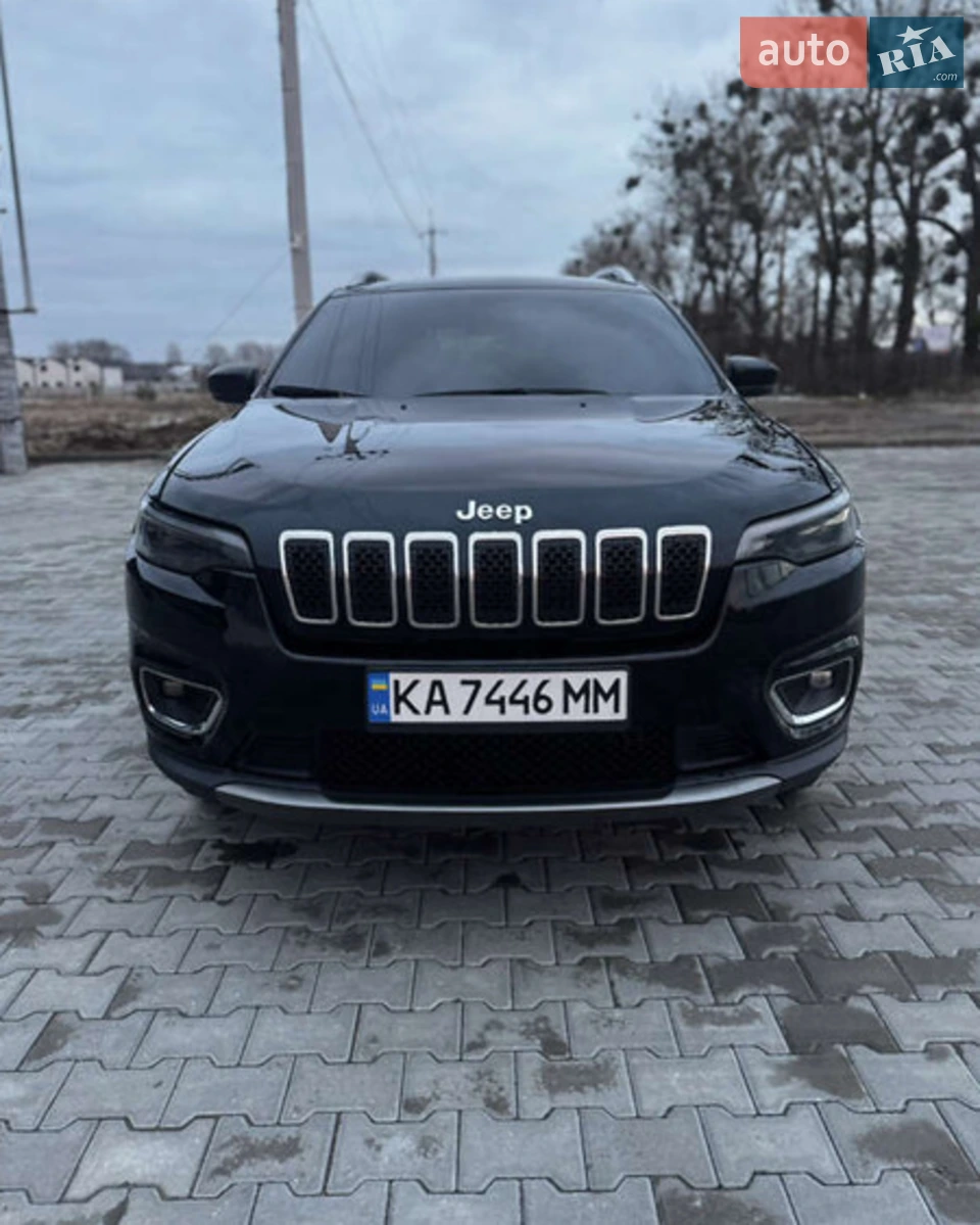 Всіх вітаю, залітає дуже гарний Jeep Cherokee 3,2 бензин 
По авто все відновлено по оригіналу питань немає
Новий акум, доглянутий не прокурений салон, кондиціонер заправлений, гарна резина, за деталями телефонуйте.