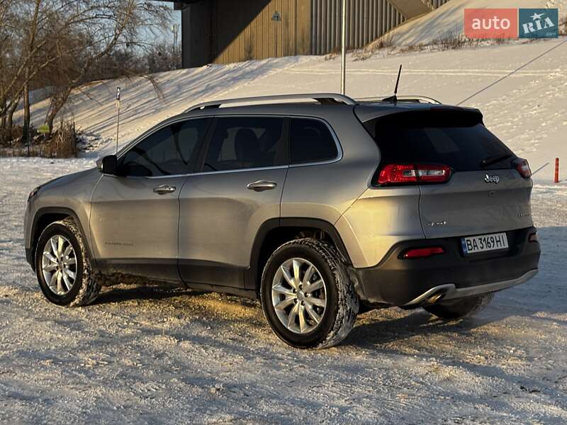 Внедорожник / Кроссовер Jeep Cherokee 2016 в Киеве