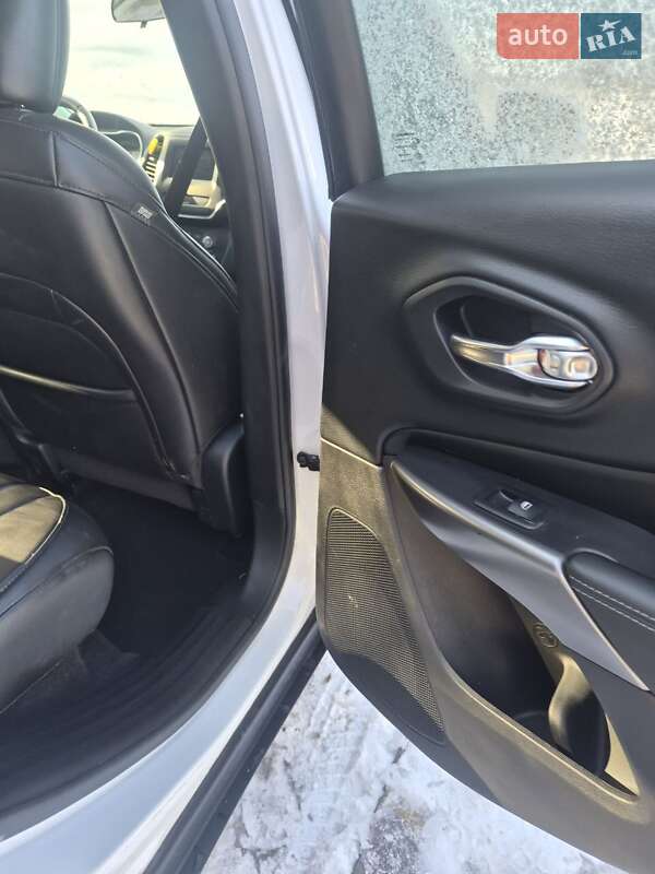 Внедорожник / Кроссовер Jeep Cherokee 2019 в Богуславе