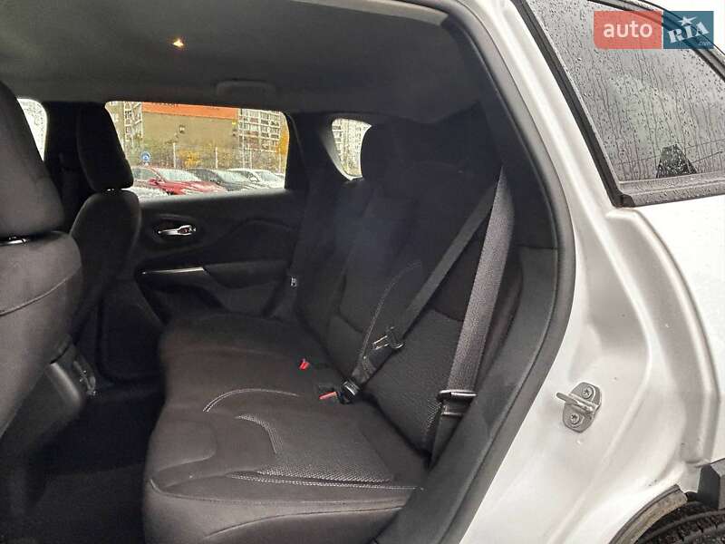 Внедорожник / Кроссовер Jeep Cherokee 2020 в Киеве