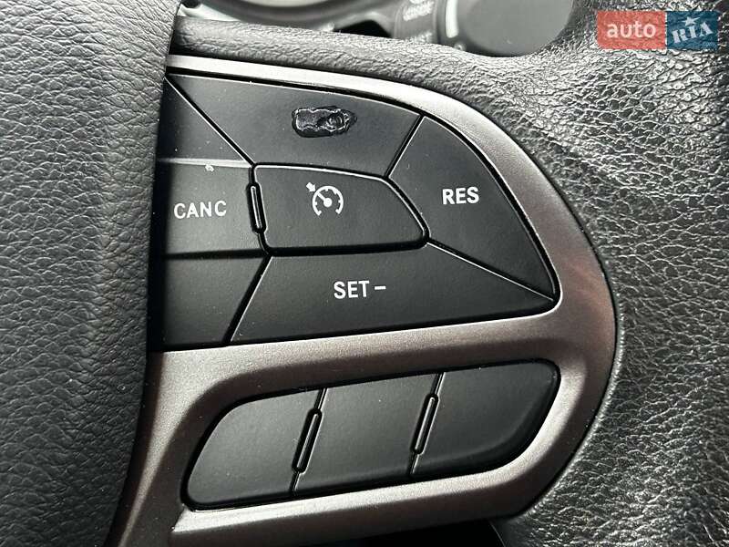 Внедорожник / Кроссовер Jeep Cherokee 2020 в Киеве