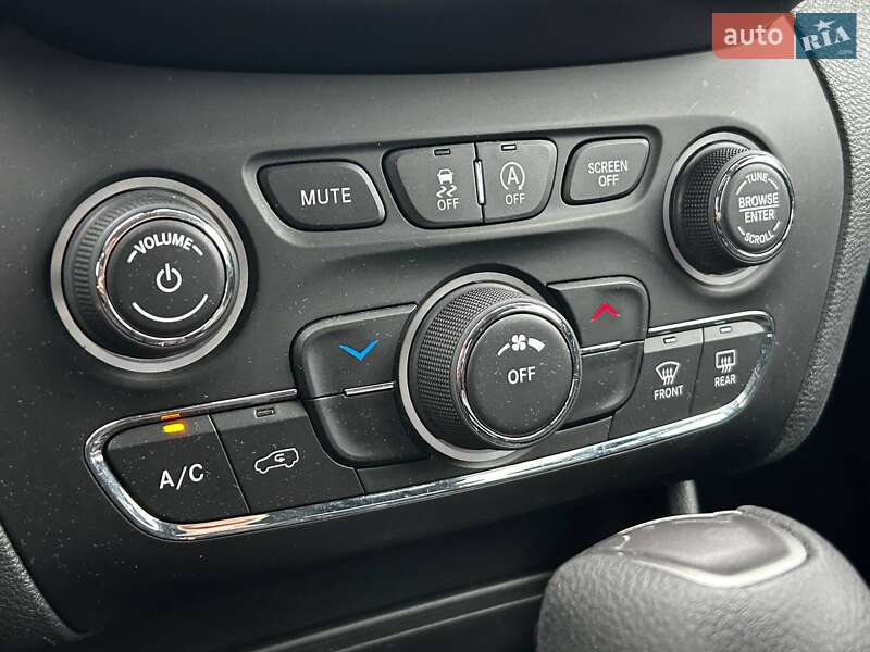 Внедорожник / Кроссовер Jeep Cherokee 2020 в Киеве