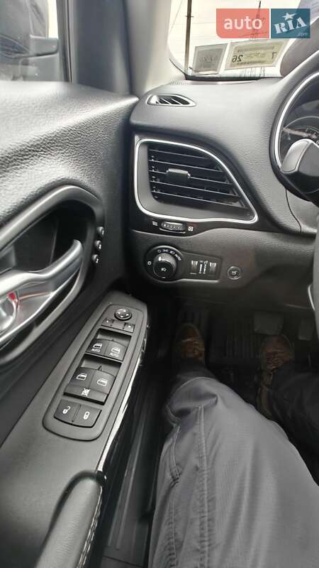 Внедорожник / Кроссовер Jeep Cherokee 2023 в Черновцах