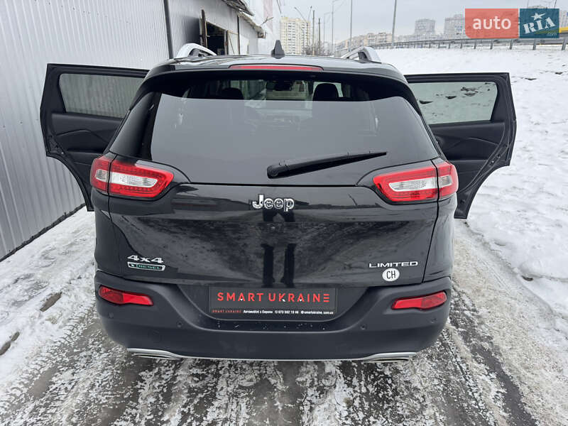 Внедорожник / Кроссовер Jeep Cherokee 2015 в Киеве