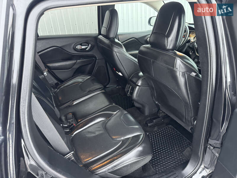 Внедорожник / Кроссовер Jeep Cherokee 2015 в Киеве