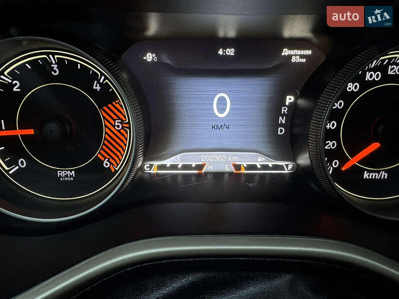 Внедорожник / Кроссовер Jeep Cherokee 2015 в Киеве