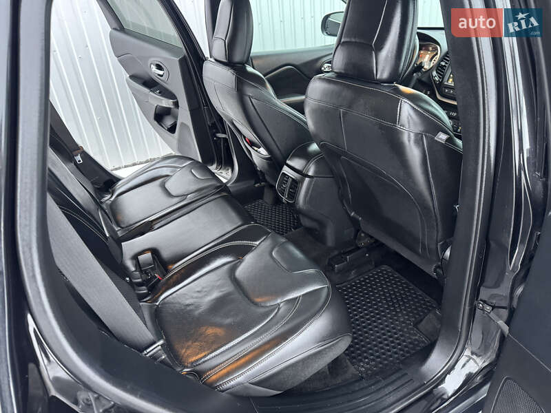 Внедорожник / Кроссовер Jeep Cherokee 2015 в Киеве