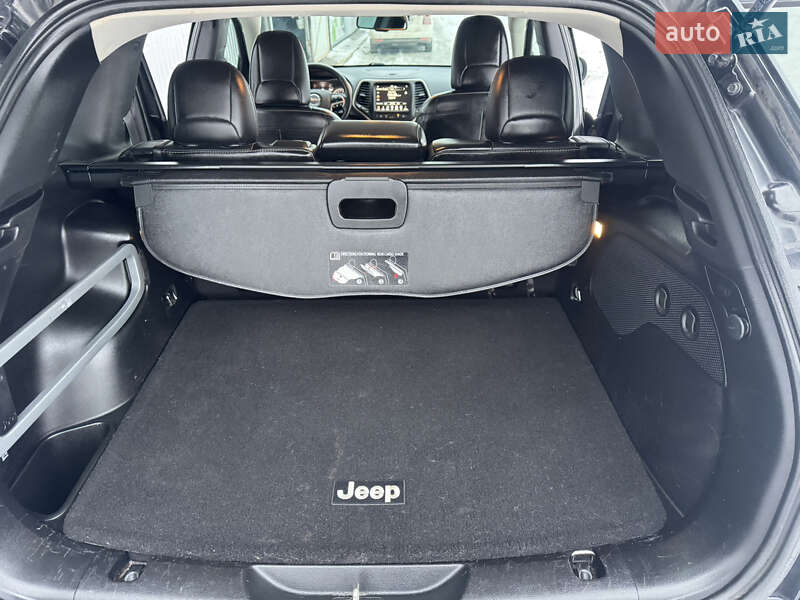 Внедорожник / Кроссовер Jeep Cherokee 2015 в Киеве