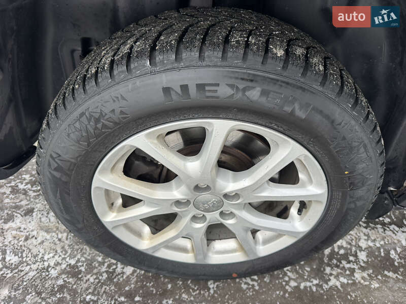 Внедорожник / Кроссовер Jeep Cherokee 2015 в Киеве