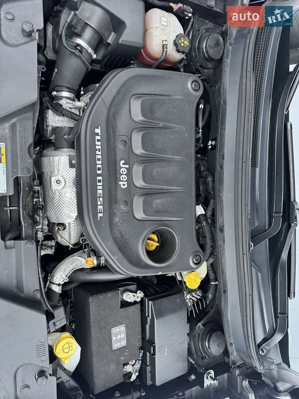 Внедорожник / Кроссовер Jeep Cherokee 2015 в Киеве