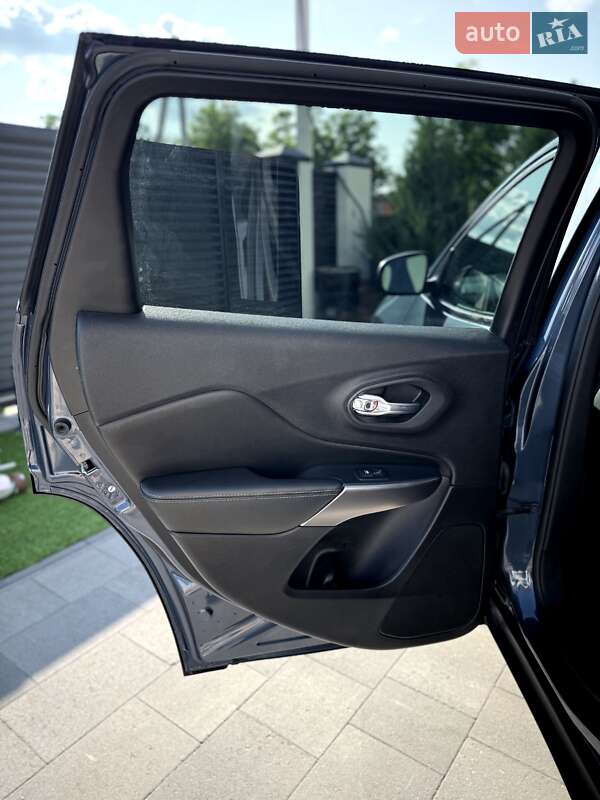 Внедорожник / Кроссовер Jeep Cherokee 2019 в Житомире