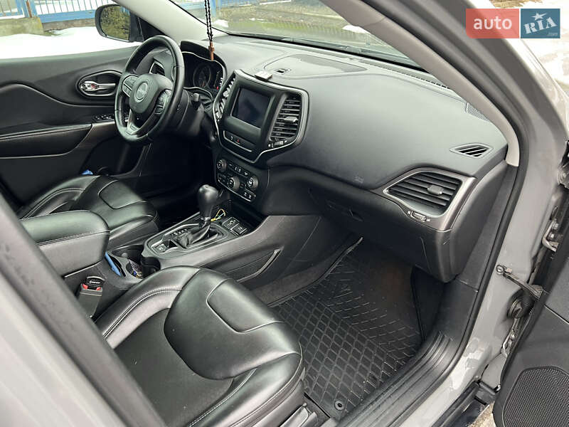 Внедорожник / Кроссовер Jeep Cherokee 2019 в Днепре фото 13 Внедорожник / Кроссовер Jeep Cherokee 2019 в Днепре