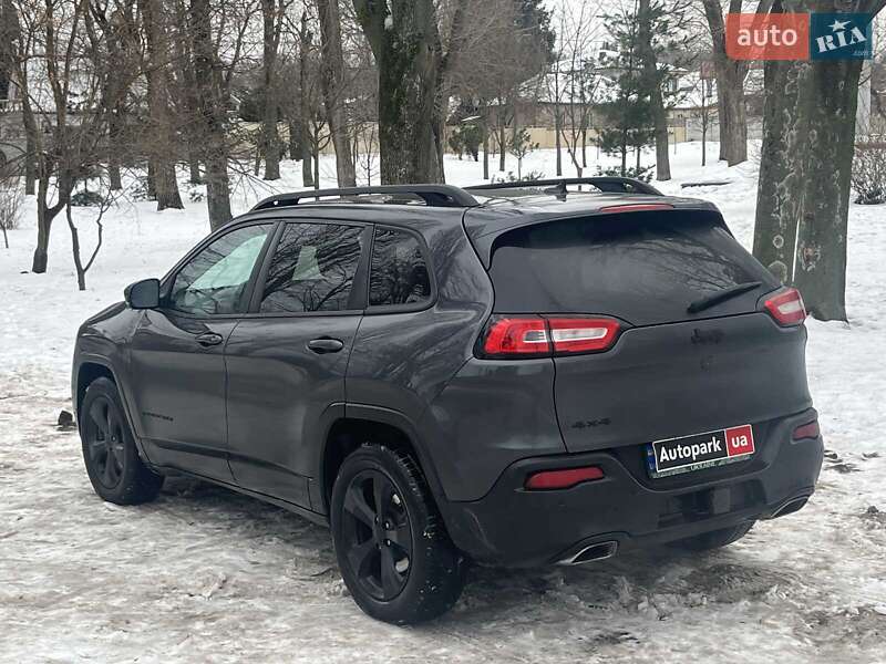 Внедорожник / Кроссовер Jeep Cherokee 2015 в Киеве