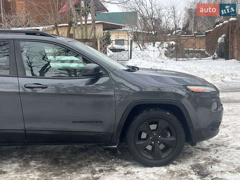 Внедорожник / Кроссовер Jeep Cherokee 2015 в Киеве