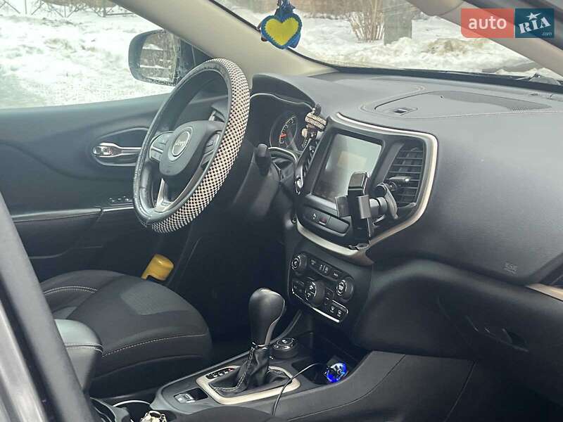 Внедорожник / Кроссовер Jeep Cherokee 2015 в Киеве