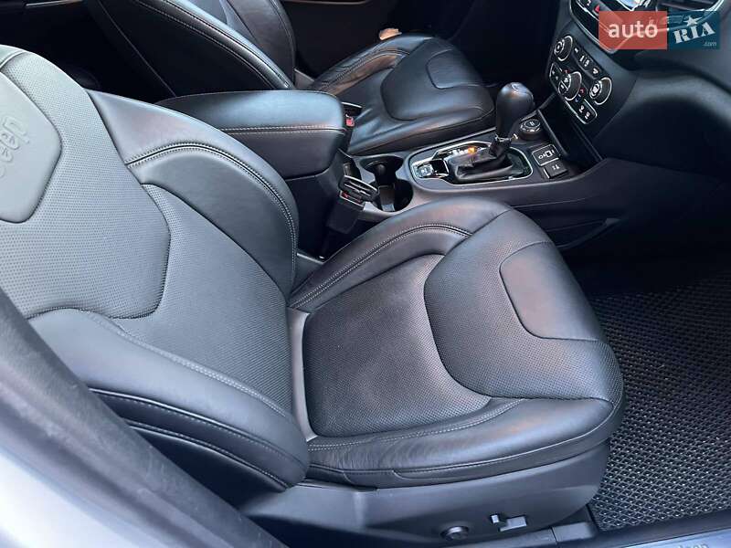 Внедорожник / Кроссовер Jeep Cherokee 2020 в Чернигове