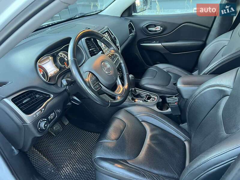 Внедорожник / Кроссовер Jeep Cherokee 2020 в Чернигове