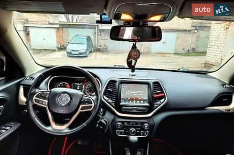 Внедорожник / Кроссовер Jeep Cherokee 2016 в Павлограде