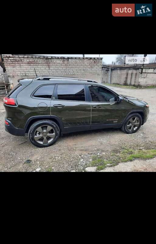 Внедорожник / Кроссовер Jeep Cherokee 2016 в Павлограде