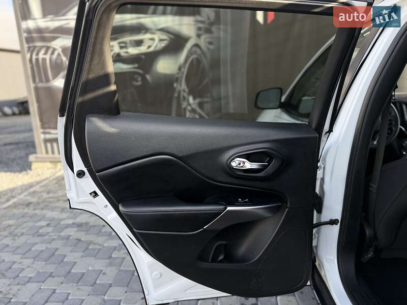 Внедорожник / Кроссовер Jeep Cherokee 2019 в Львове фото 47 Внедорожник / Кроссовер Jeep Cherokee 2019 в Львове