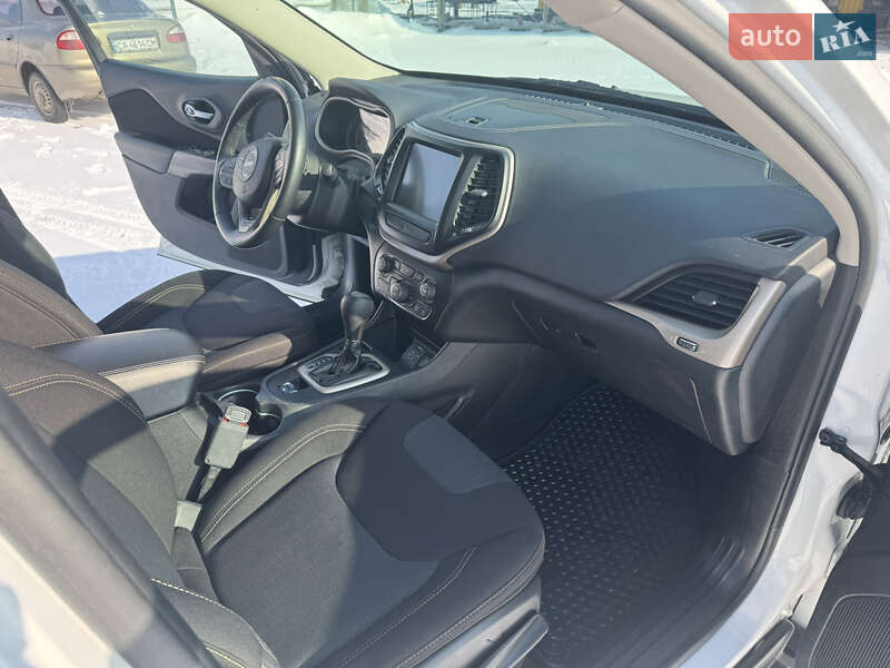 Внедорожник / Кроссовер Jeep Cherokee 2017 в Христиновке фото 11 Внедорожник / Кроссовер Jeep Cherokee 2017 в Христиновке