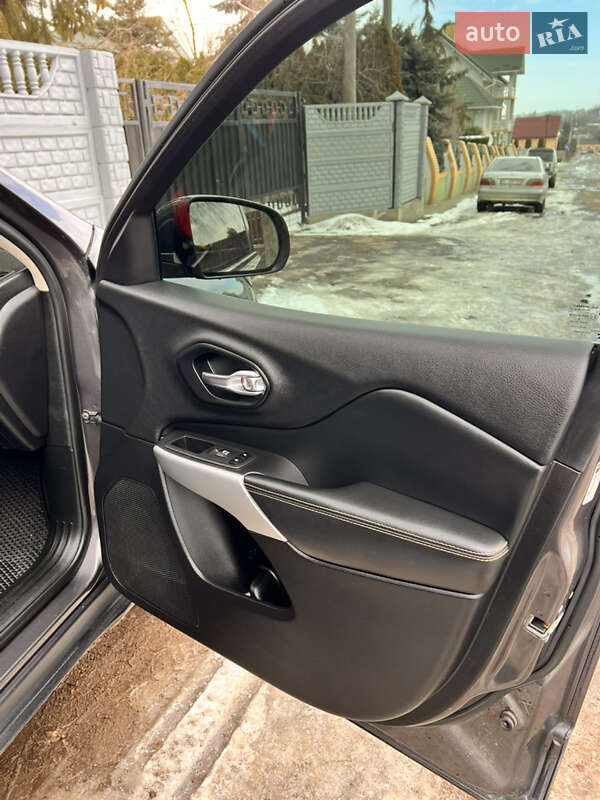 Внедорожник / Кроссовер Jeep Cherokee 2017 в Мостиске фото 12 Внедорожник / Кроссовер Jeep Cherokee 2017 в Мостиске