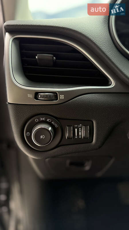 Позашляховик / Кросовер Jeep Cherokee 2020 в Києві