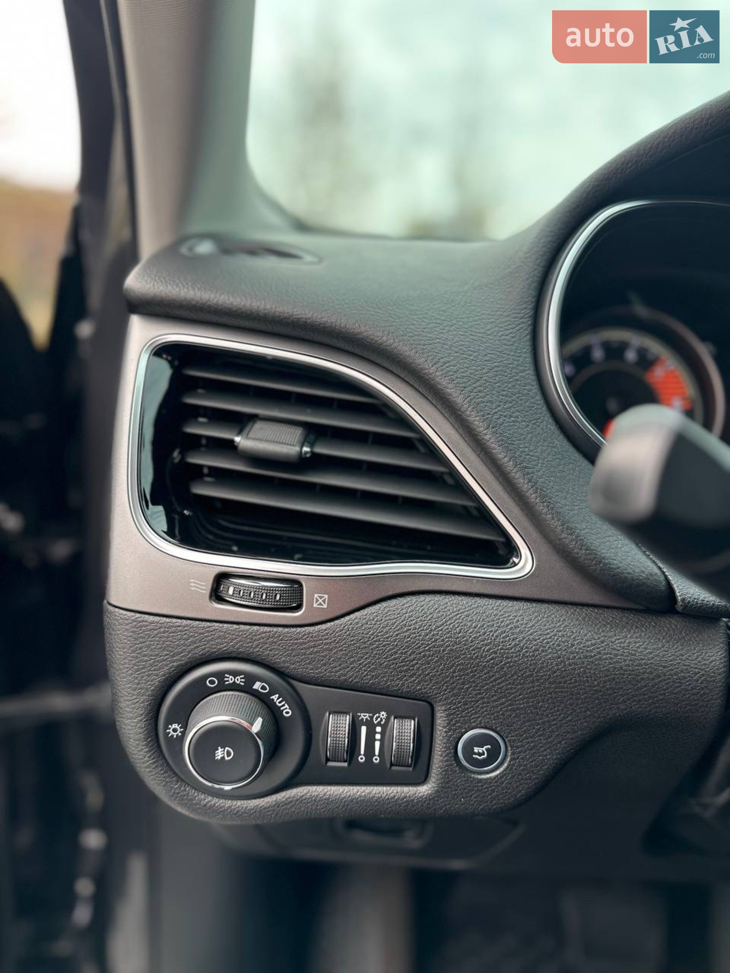 2018 Jeep Cherokee - мініатюра 9