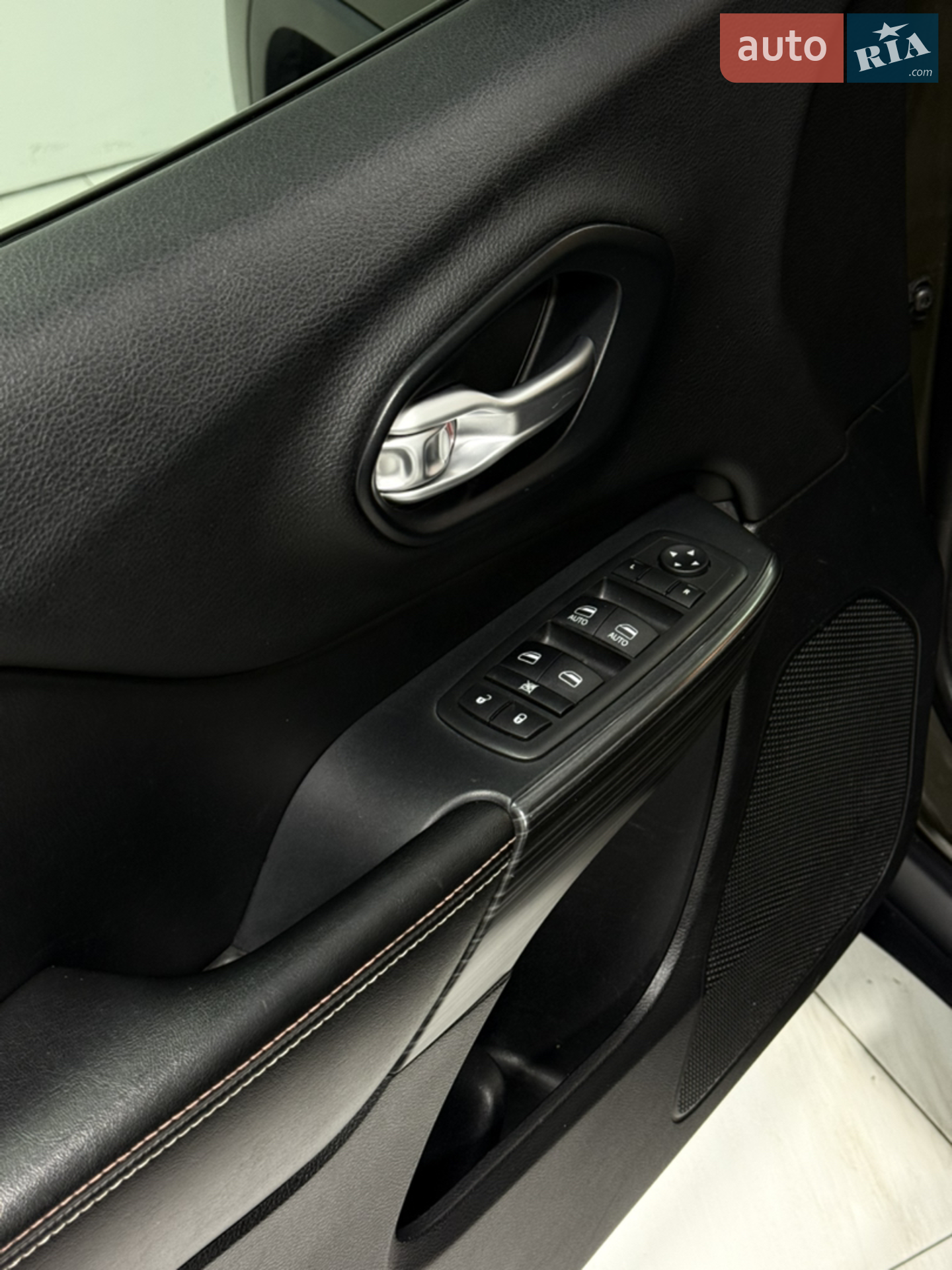 2016 Jeep Cherokee - мініатюра 14