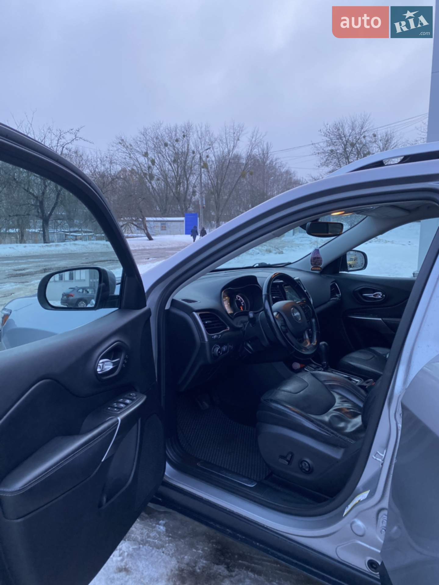 2020 Jeep Cherokee - мініатюра 5