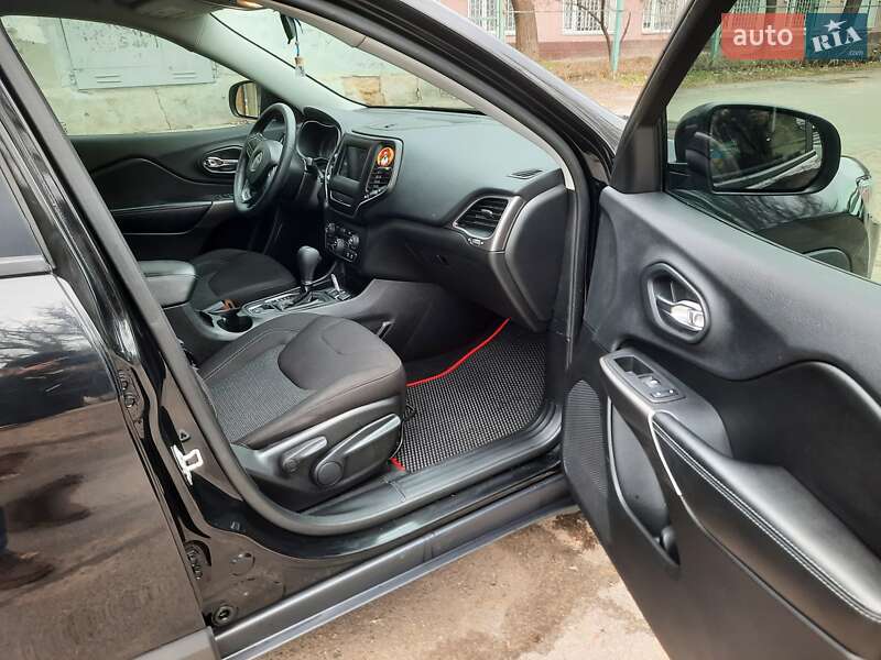 Внедорожник / Кроссовер Jeep Cherokee 2018 в Одессе