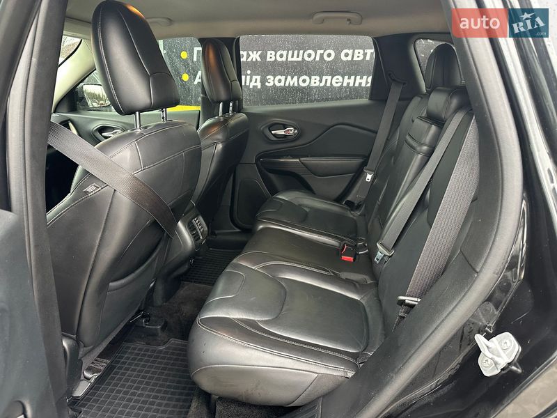 Внедорожник / Кроссовер Jeep Cherokee 2015 в Ивано-Франковске
