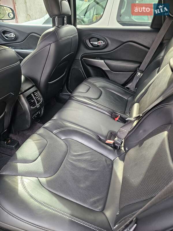 Внедорожник / Кроссовер Jeep Cherokee 2018 в Харькове