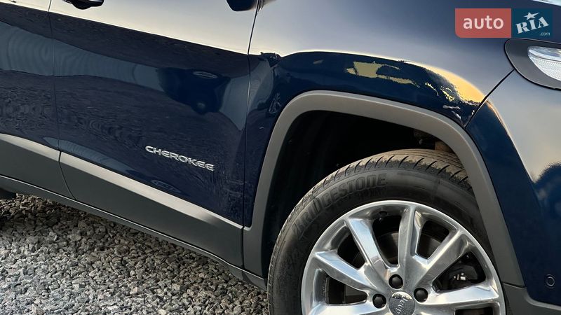 Внедорожник / Кроссовер Jeep Cherokee 2015 в Самборе