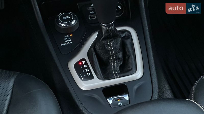 Внедорожник / Кроссовер Jeep Cherokee 2015 в Самборе