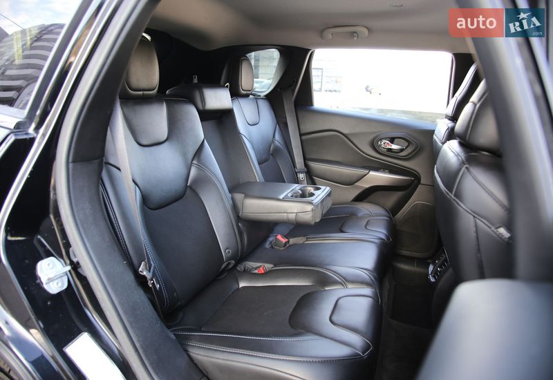 Внедорожник / Кроссовер Jeep Cherokee 2018 в Харькове