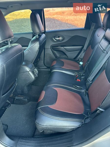 Внедорожник / Кроссовер Jeep Cherokee 2014 в Николаеве