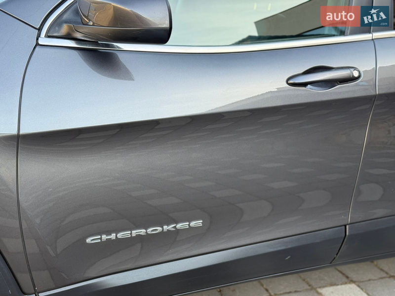 Внедорожник / Кроссовер Jeep Cherokee 2016 в Стрые