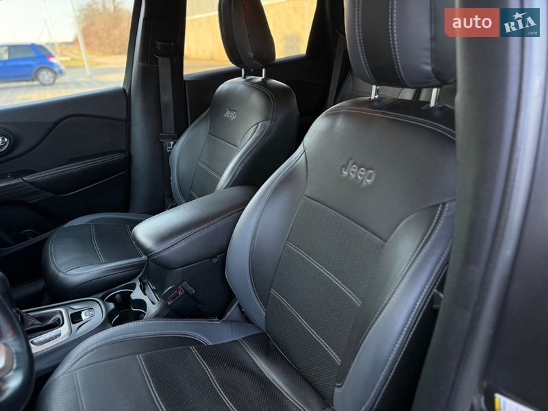 Внедорожник / Кроссовер Jeep Cherokee 2016 в Стрые