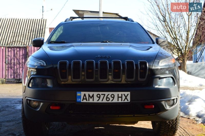 Внедорожник / Кроссовер Jeep Cherokee 2015 в Житомире
