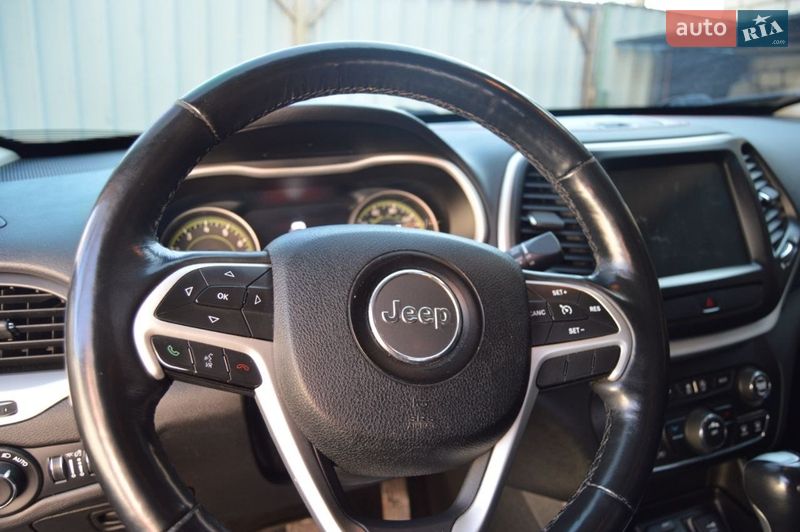 Внедорожник / Кроссовер Jeep Cherokee 2015 в Житомире