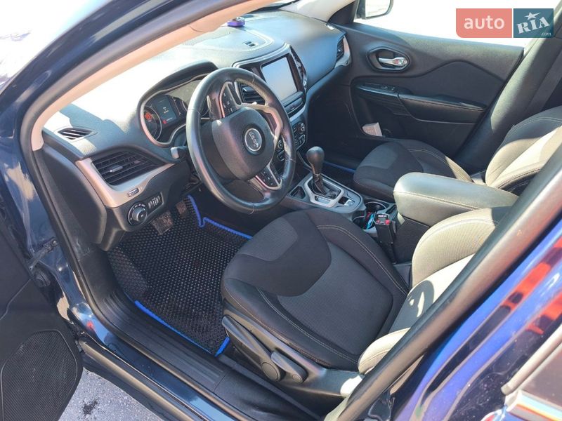 Внедорожник / Кроссовер Jeep Cherokee 2015 в Харькове