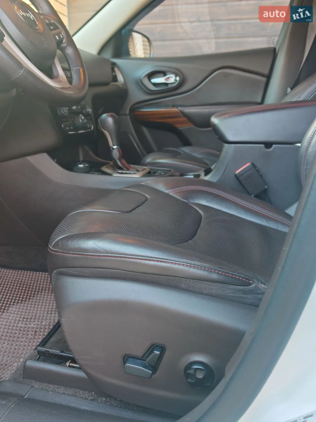 2015 Jeep Cherokee - мініатюра 32