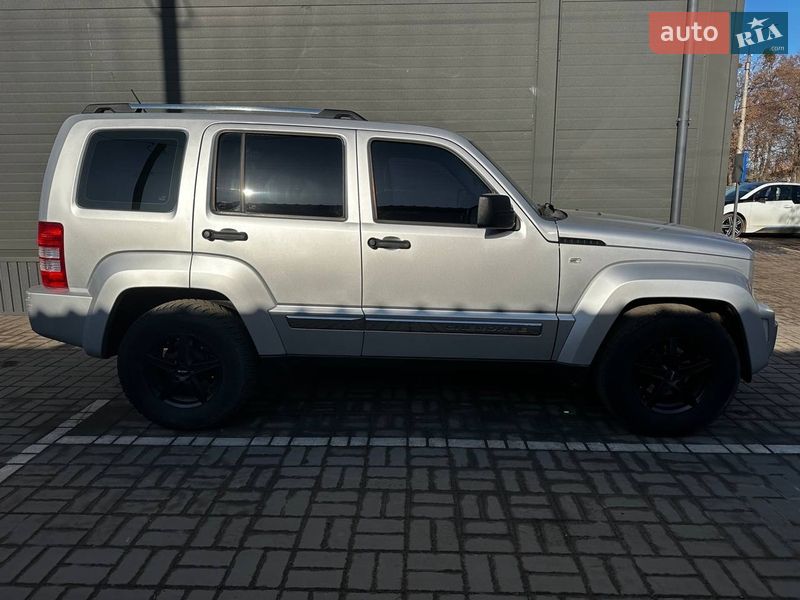 Позашляховик / Кросовер Jeep Cherokee 2008 в Прилуках