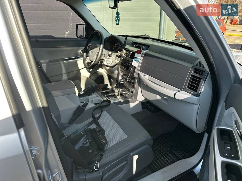 Позашляховик / Кросовер Jeep Cherokee 2008 в Прилуках