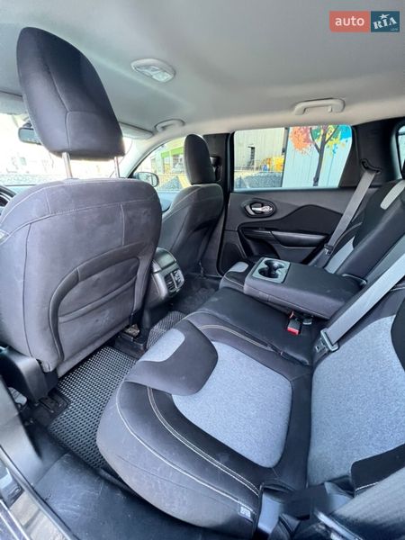 Внедорожник / Кроссовер Jeep Cherokee 2013 в Белой Церкви